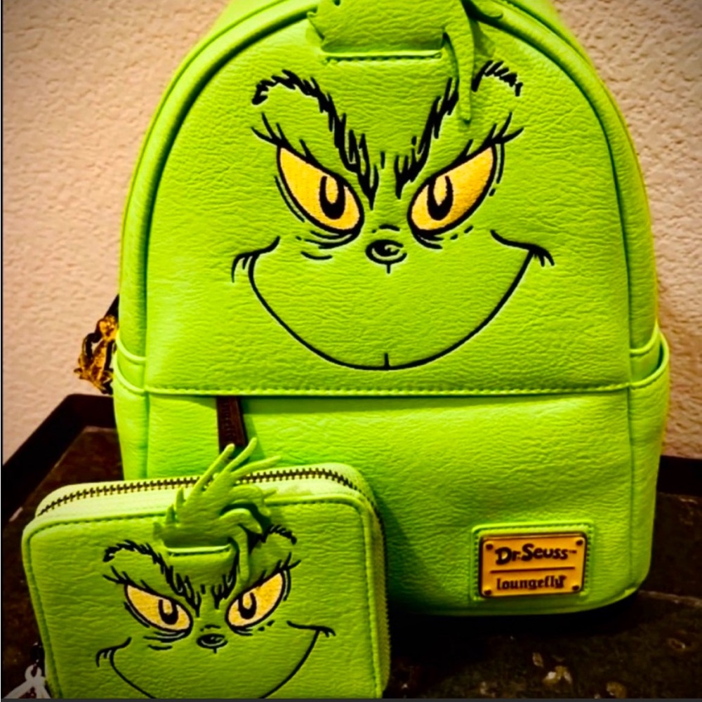 🎒RETIRED!⭐️Loungefly Disney Dr Seuss The Grinch Cosplay Set. Backpack w/wallet
